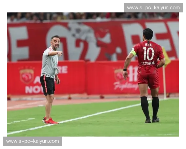 鲁能vs上港回放：绿巨人与东亚风暴的史诗级对决，重温那荡气回肠的瞬间！